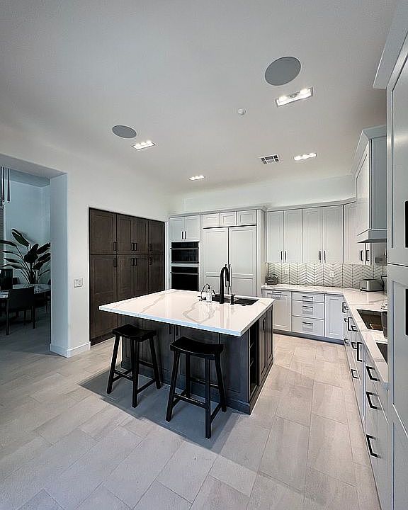 1st image of 7258 E Del Acero Dr