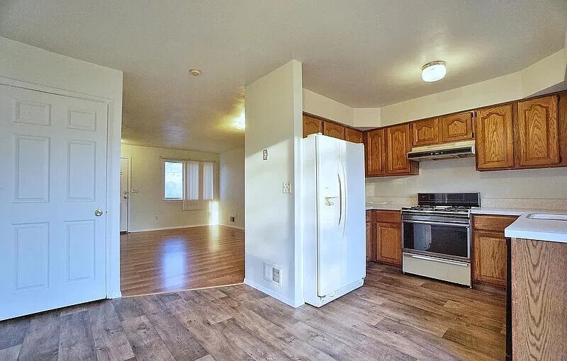 2 bed, 2.0 bath, 1200 sqft, $2,500 — Photo 4