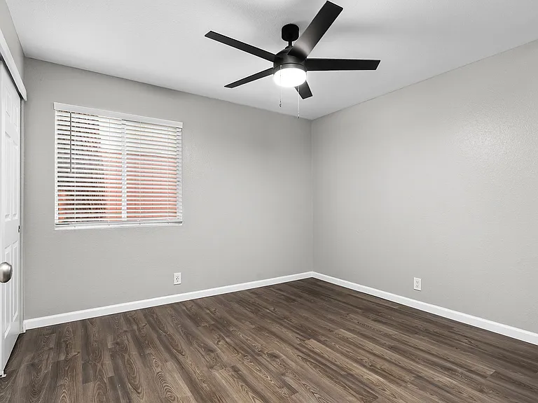 Newly renovated unit. Finishes in select units only.