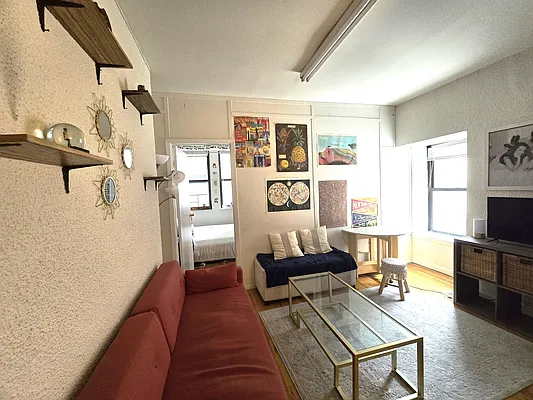 Rented by Green Home NY Realty LLC | media 3