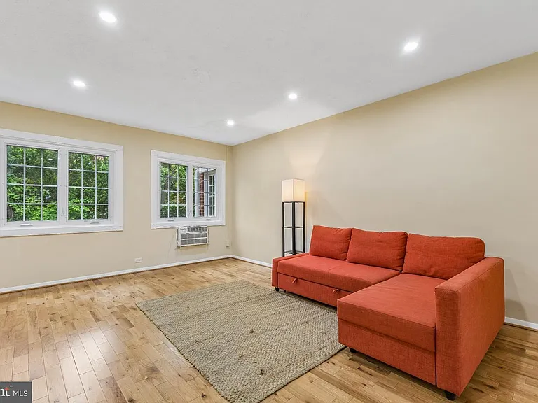 1024 Valley Dr — Photo 7