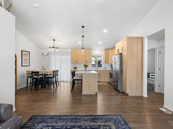 3rd image of 14285 Tara St