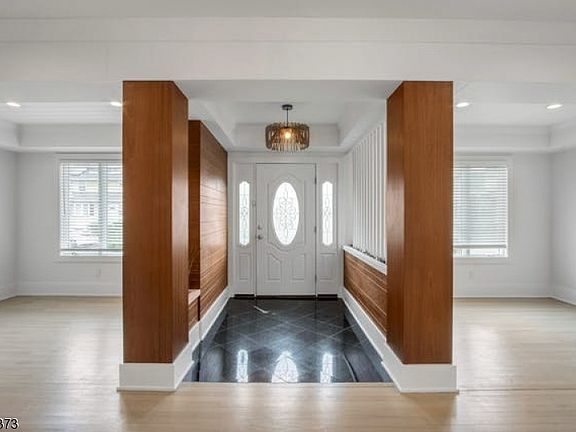 5th image of 132 Fairbanks St