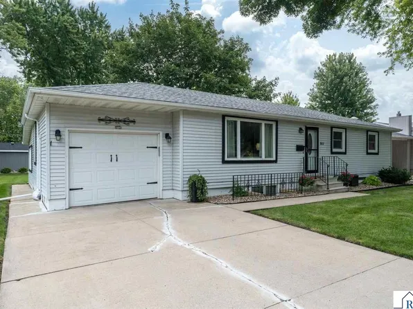 911 Pfau St, Mankato, MN 56001
