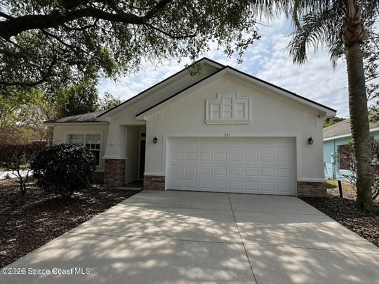 631 Waterside Cir — Photo 1