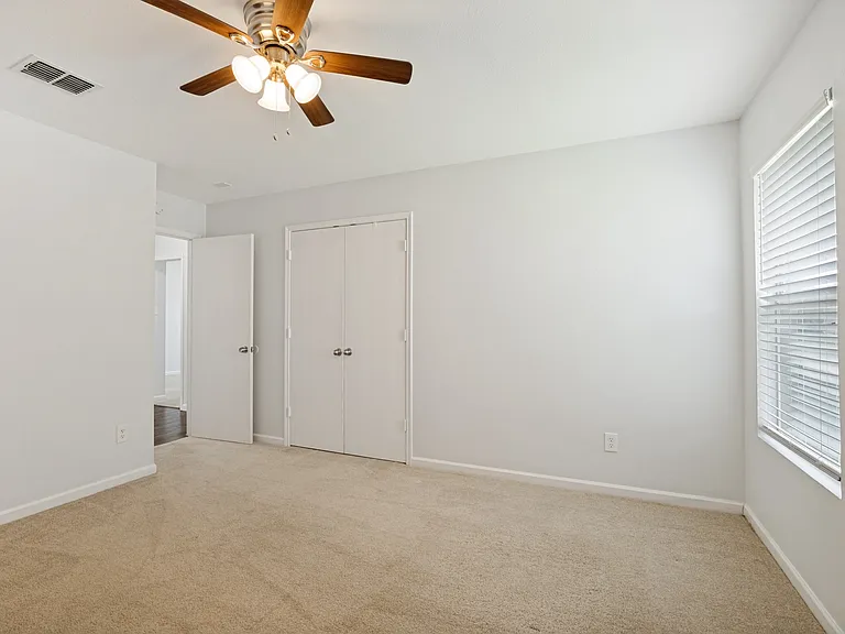 708 Claiborn Ln — Photo 8