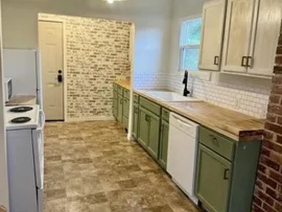 3rd image of 1160 Riverview Rd