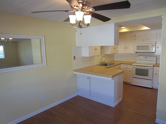 4th image of 220 N Citrus Ave APT D