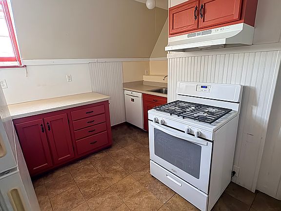 5th image of 219 Union St APT 5