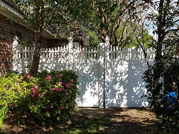 3rd image of 25830 Iberville Dr