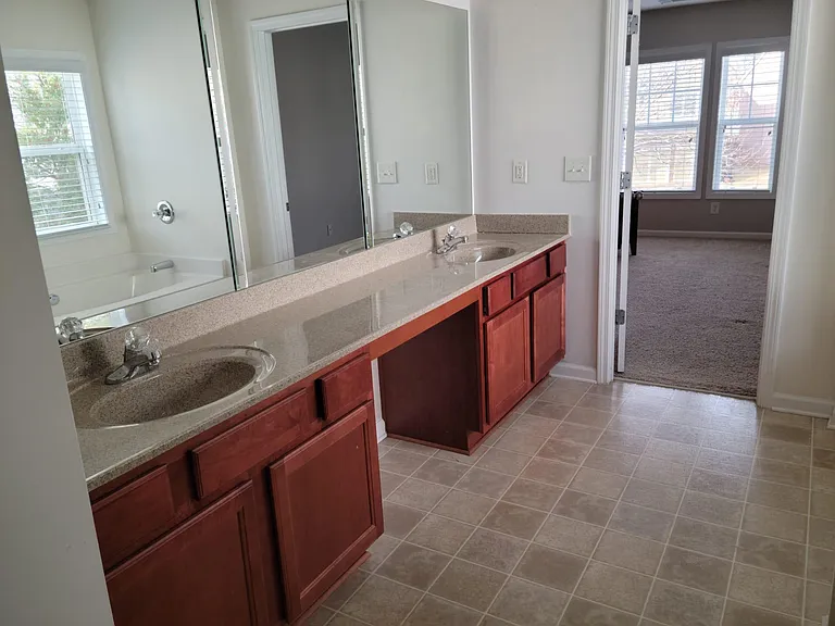 6075 Bentley Way — Photo 5