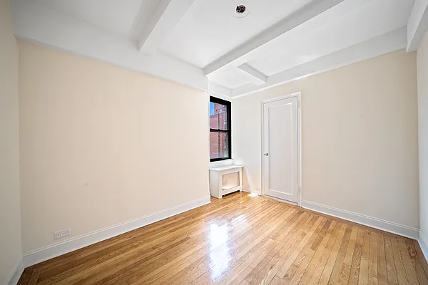 Rented by Bond New York | media 6