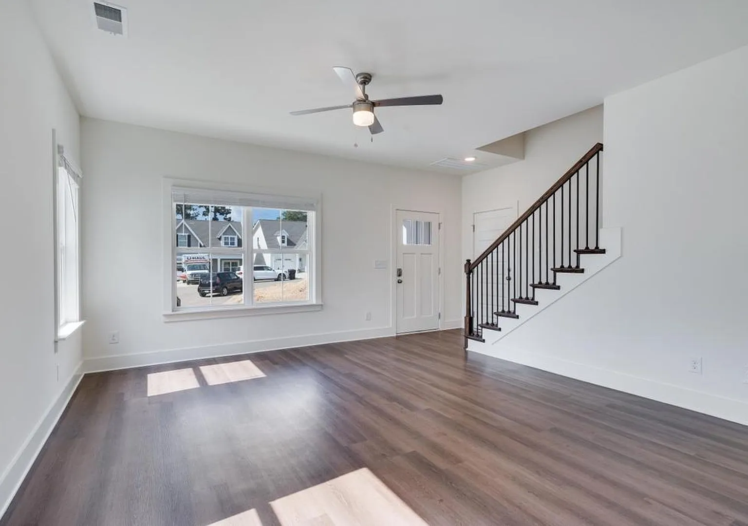 3 Bedroom home with bonus loft space — Photo 4