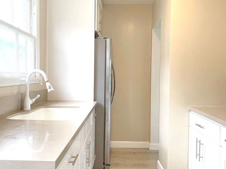 1st image of 13461 Burbank Blvd #61