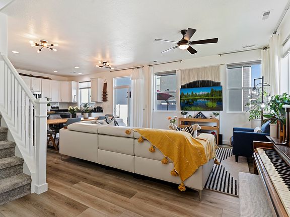 002_Living Room_06202022