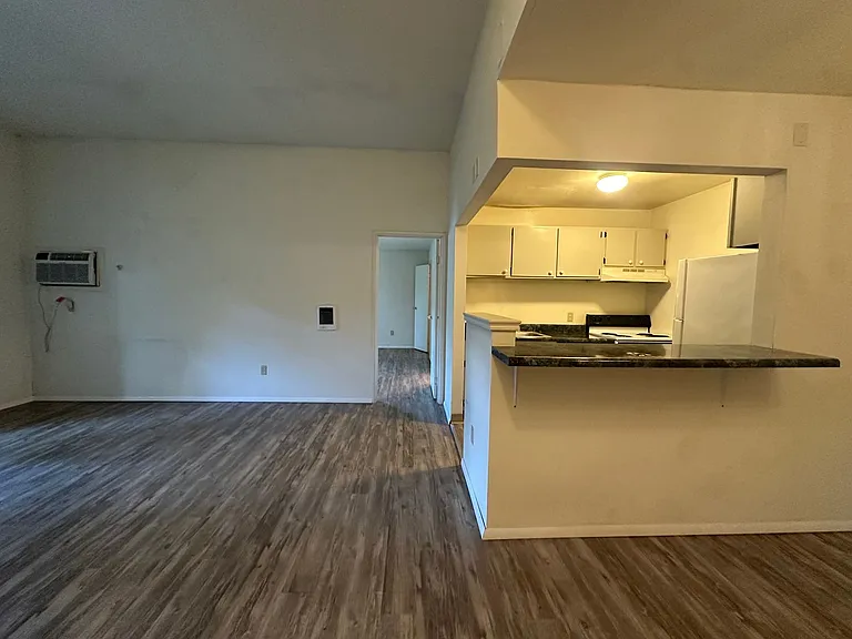 University Park Apartments near Cornell University — Photo 544