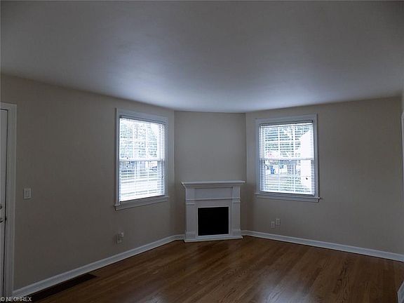 4th image of 826 Warwick Dr