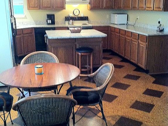 Kitchen & Eating area