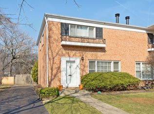 829 Hibbard Rd, Wilmette, IL 60091