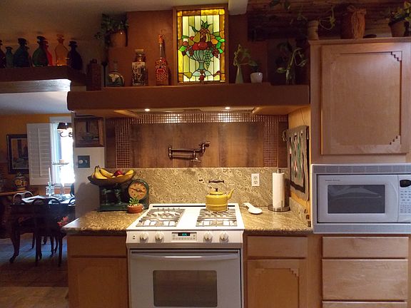 kitchen w/pot filler