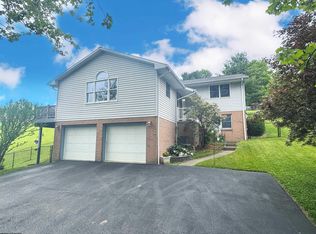 524 Kinney St, Bridgeport, WV 26330