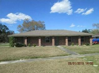 1384 Saint Theresa Pl, Slidell, LA 70460