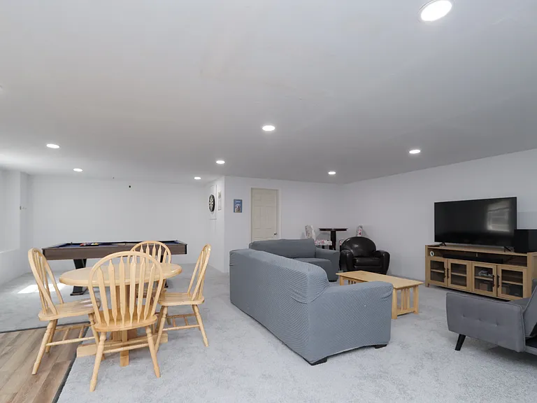 177 Thompson St — Photo 31