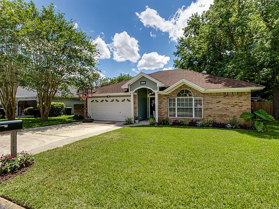 3rd image of 2144 Hovington Cir E