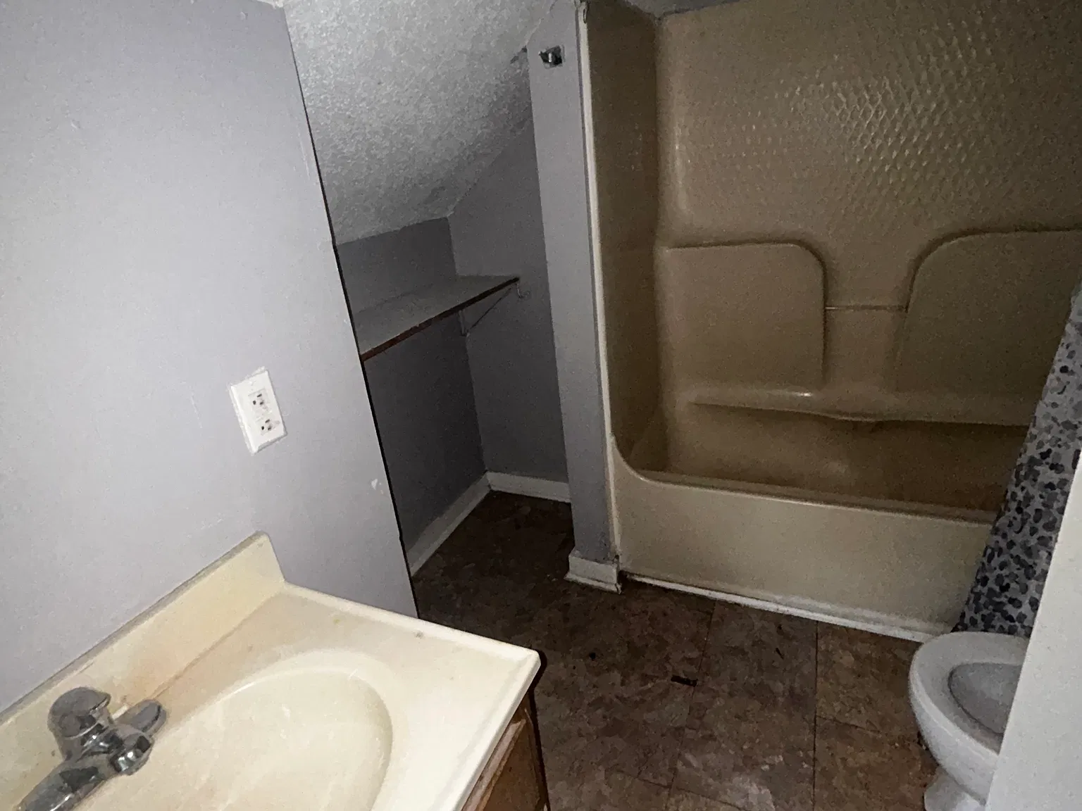 2 bed, 761 sqft, $1,000 — Photo 1