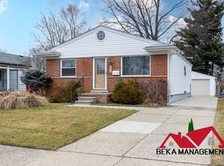 304 Tecumseh St, Clawson, MI 48017