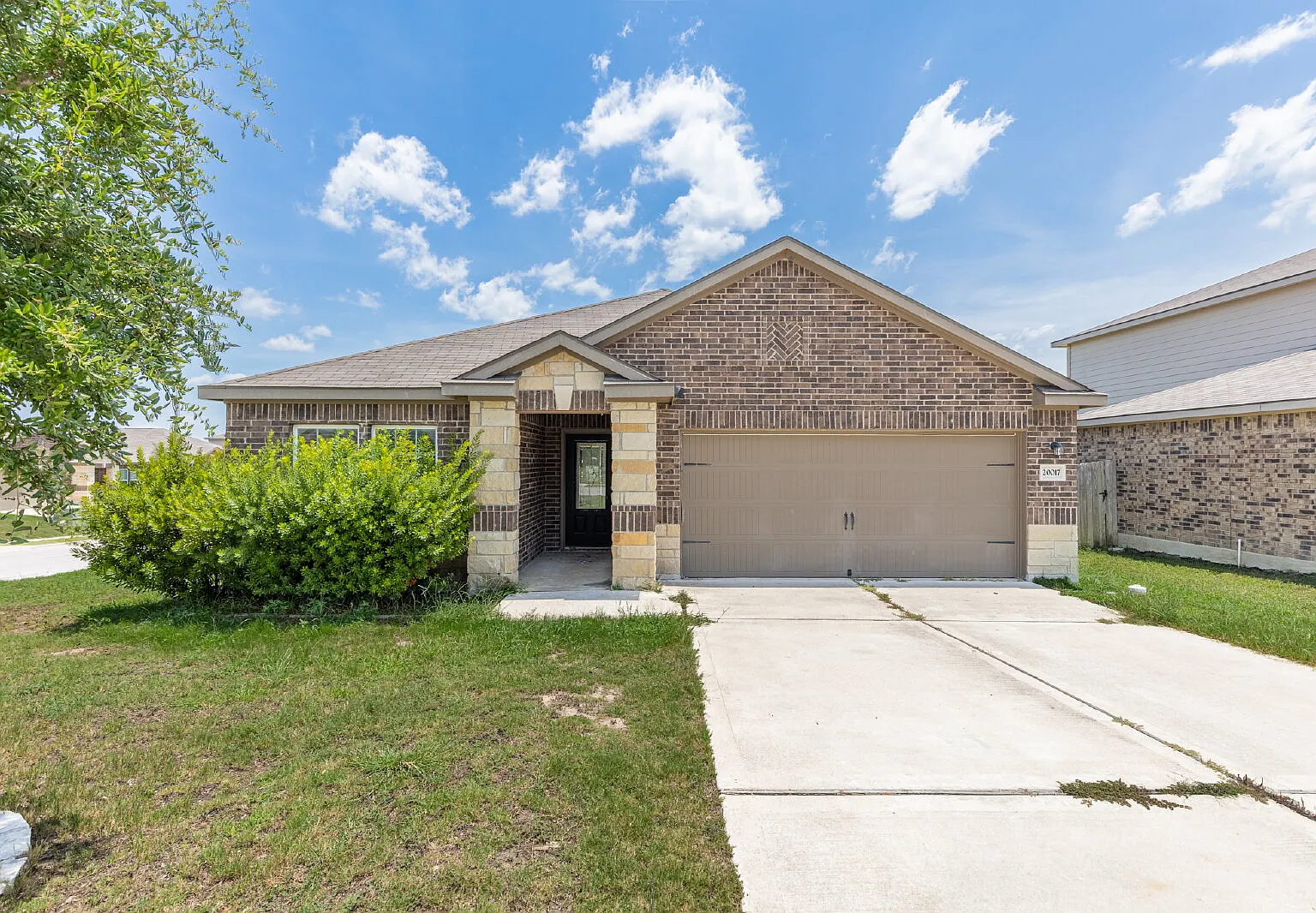 4 bed, 2.0 bath, 2000 sqft, $2,200 — Photo 1