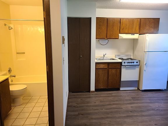 5th image of 1538 27th Ave S #146