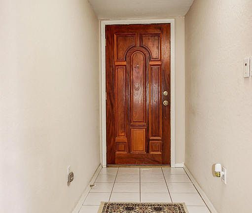 5th image of 746 E 6th Pl