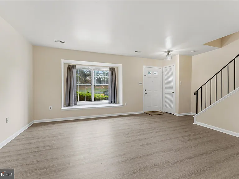 2753 Bixby Rd — Photo 2