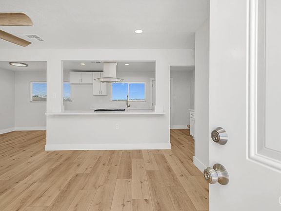 3rd image of 6617 Dorva Ave