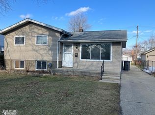 22513 Ridgeway St, Saint Clair Shores, MI 48080