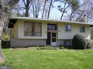 11032 Del Rio Dr, Fairfax, VA 22030