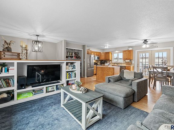 3rd image of 700 S Nicholas Ave