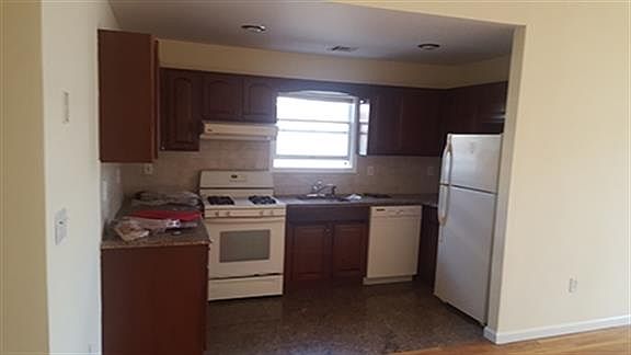 2nd image of 11 Stagg St #2