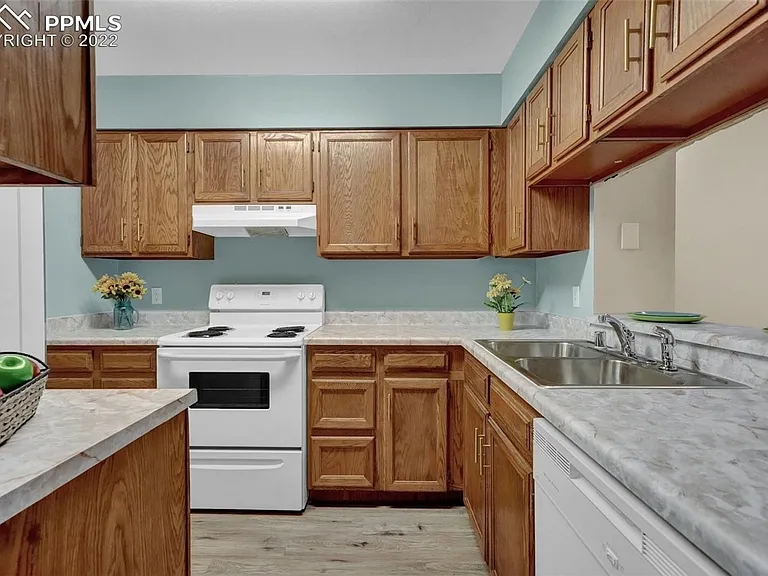 3467 Queen Anne Way — Photo 3