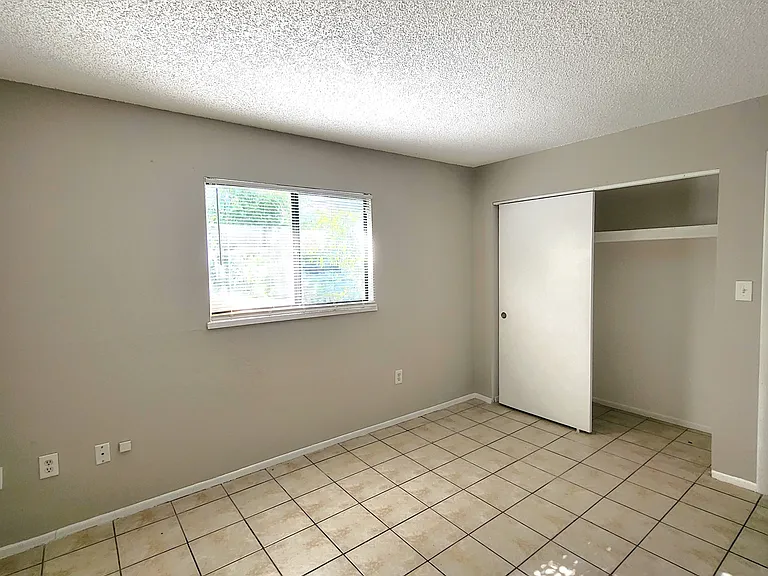 4130/4132/4134 Washington Avenue - 4130 — Photo 7
