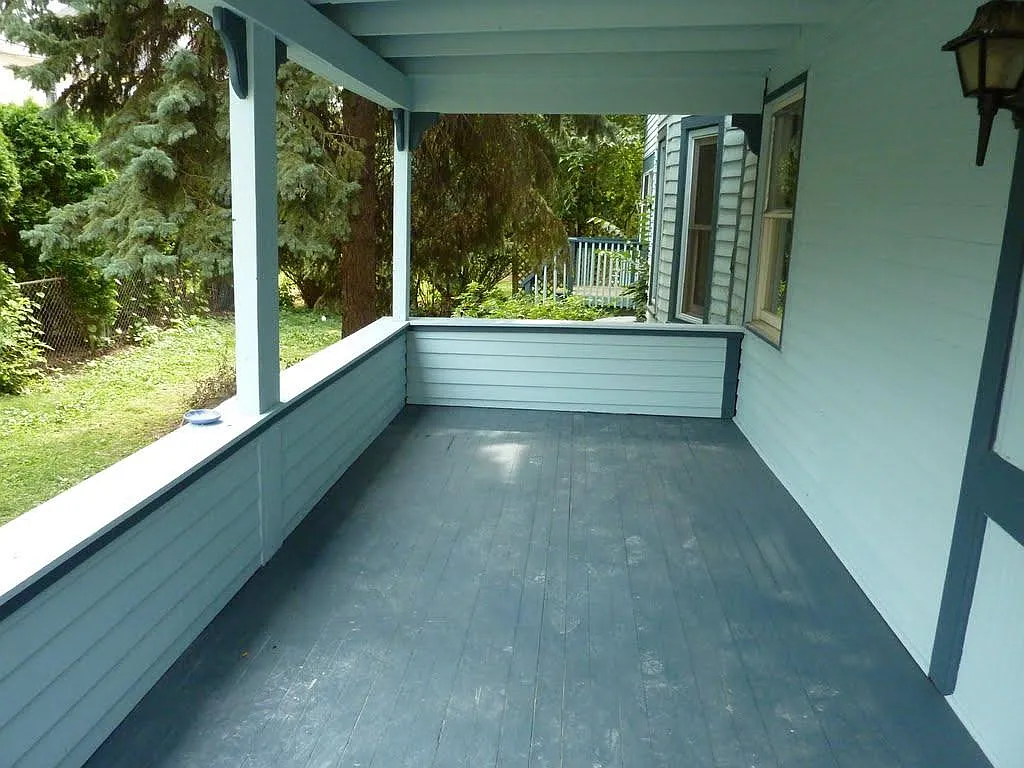 226 E Benton Ave — Photo 3