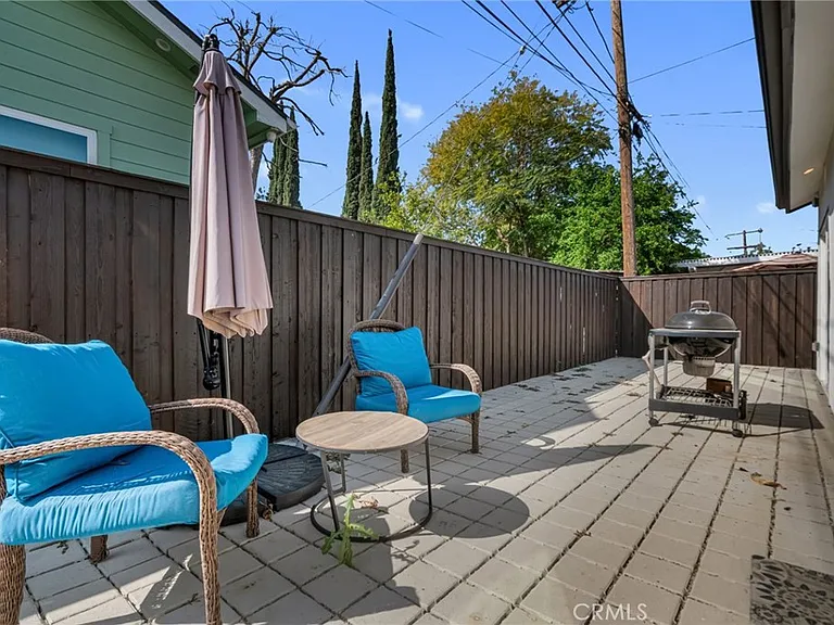 22434 Berdon St — Photo 34