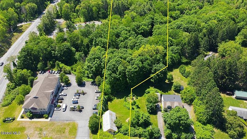 3rd image of 652 Malta Avenue