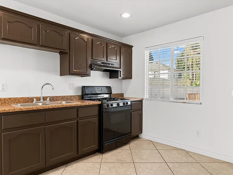 5157 Magnolia Ave — Photo 6
