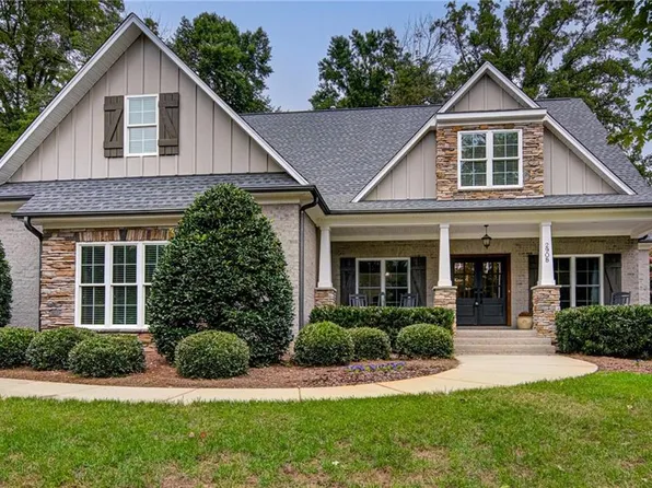 2908 Crossfield Dr, Greensboro, NC 27408