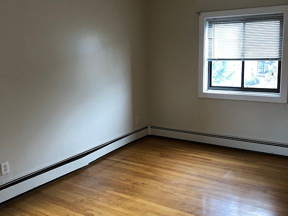 3rd image of 580 Bridge St #D