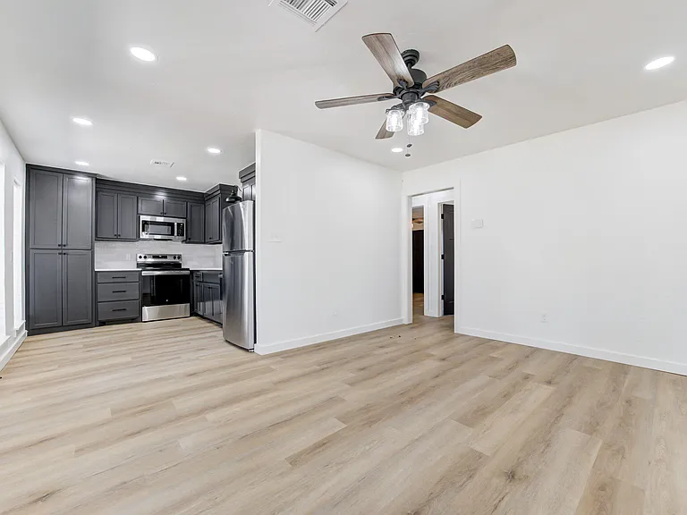 2212 Donna Dr — Photo 8