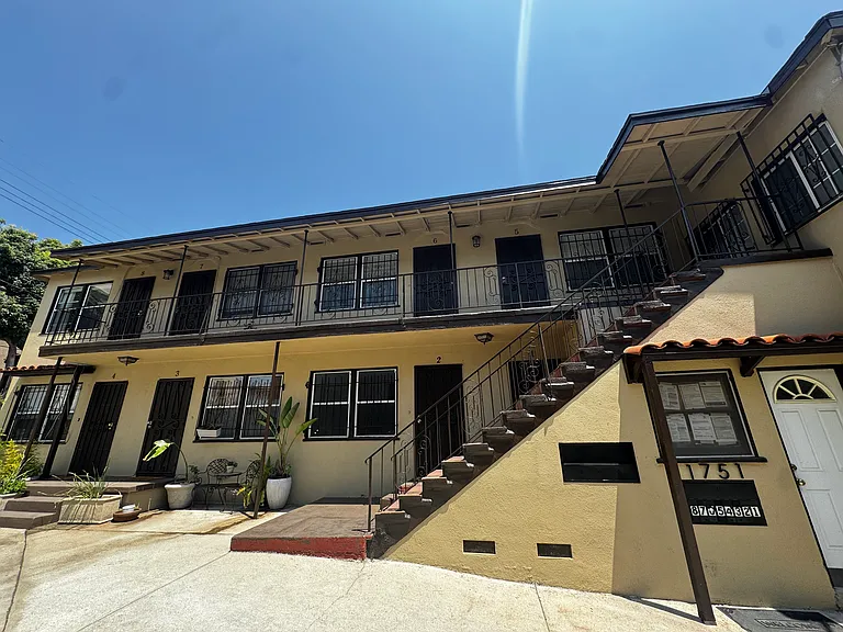 1751 Winona Blvd #6 — Photo 11