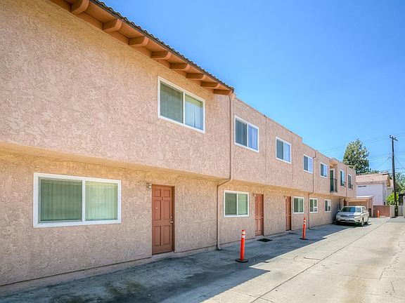 3rd image of 417 N Marguerita Ave APT 2